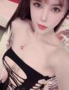 白嫩美乳御姐
