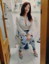 商场内可搞美甲大胸妹