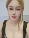 肤白貌美大胸妹